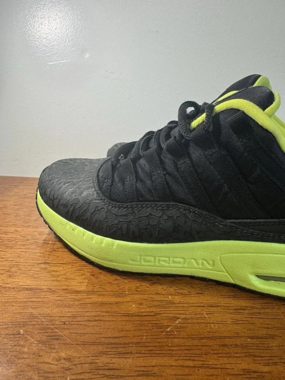 Air Jordan CMFT Viz Air 11 GS 6.5Y Black Volt 428833-002 Vintage